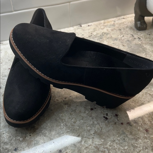 Shoes - Picture 2 of 4